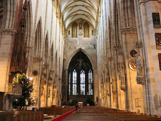 ulm_inside_640.jpg (112412 bytes)